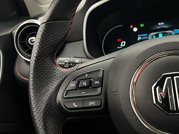 MG ZS 24 of 30
