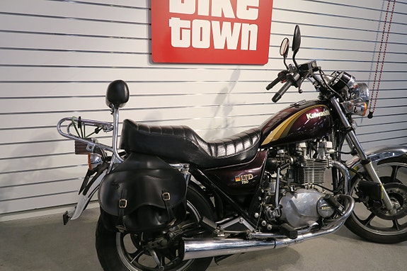 Kawasaki Z750 K1 LTD 2 of 7