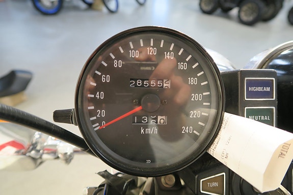 Kawasaki Z750 K1 LTD 5 of 7