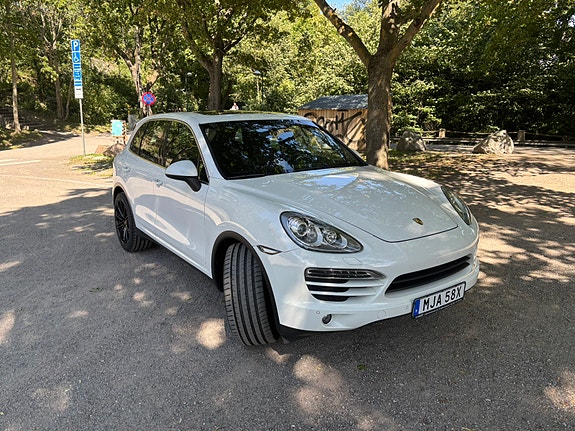 Porsche Cayenne 3 of 14