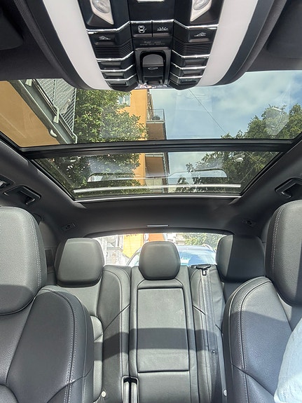 Porsche Cayenne 6 of 14