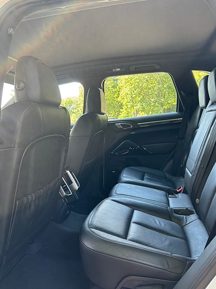 Porsche Cayenne 8 of 14