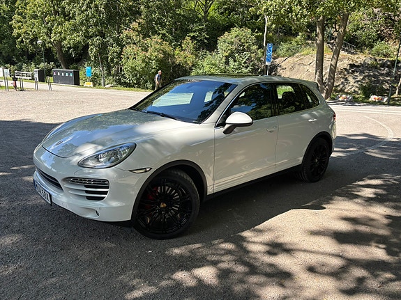 Porsche Cayenne 5 of 14