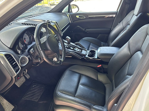 Porsche Cayenne 7 of 14