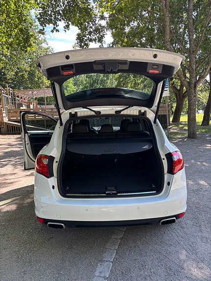 Porsche Cayenne 11 of 14