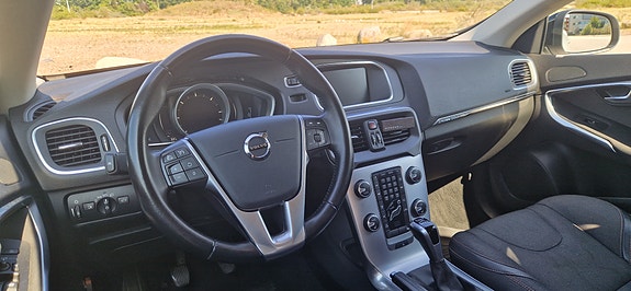 Volvo V40 Cross Country 6 of 13