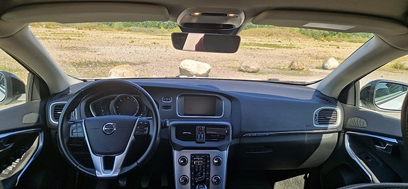 Volvo V40 Cross Country 8 of 13