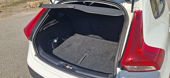 Volvo V40 Cross Country 5 of 13