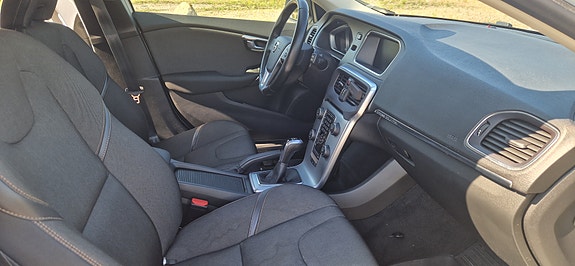Volvo V40 Cross Country 7 of 13