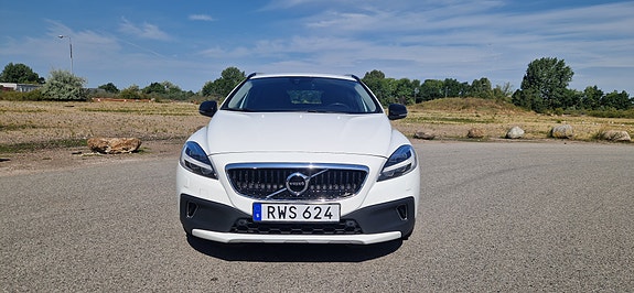 Volvo V40 Cross Country 3 of 13