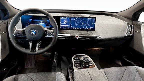 BMW iX 4 of 9