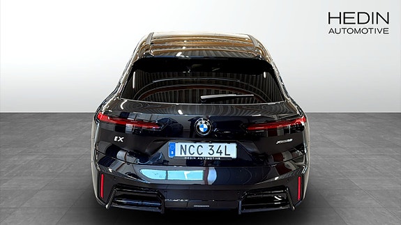 BMW iX 7 of 9