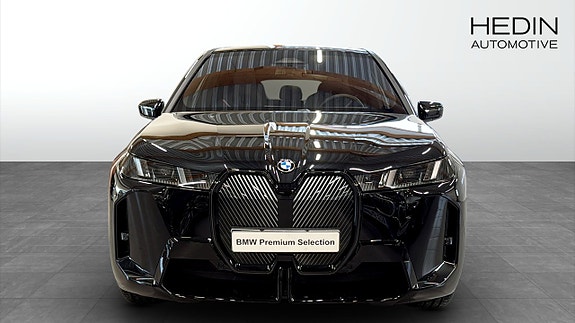 BMW iX 8 of 9
