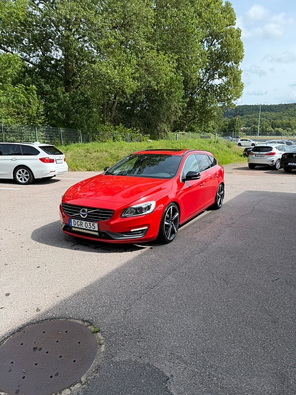 Volvo V60 2 of 11