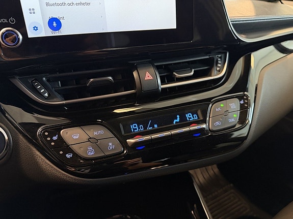 Toyota C-HR 13 of 28