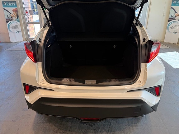 Toyota C-HR 26 of 28
