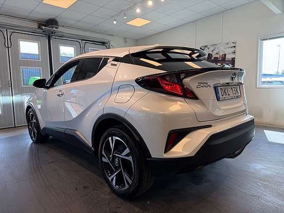 Toyota C-HR 3 of 28