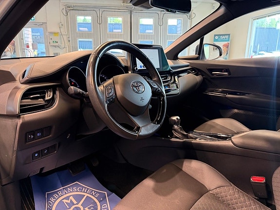 Toyota C-HR 7 of 28