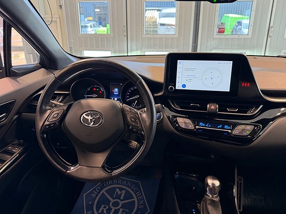 Toyota C-HR 8 of 28