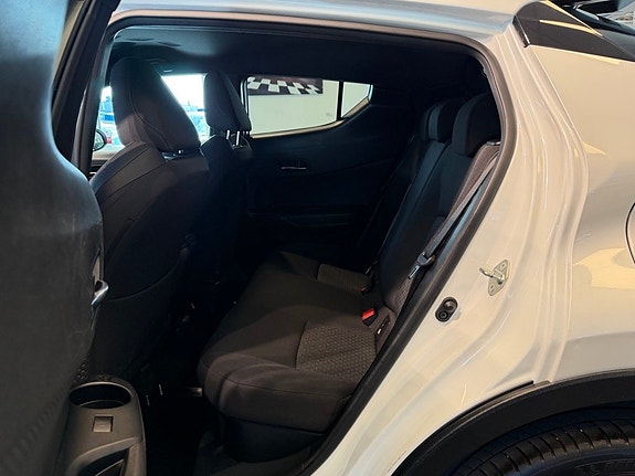 Toyota C-HR 23 of 28