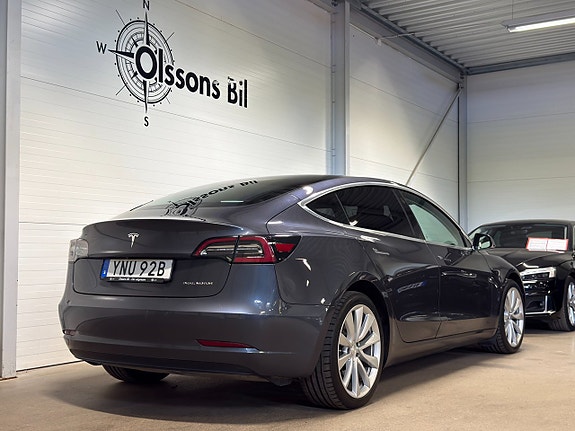 Tesla Model 3 6 of 18
