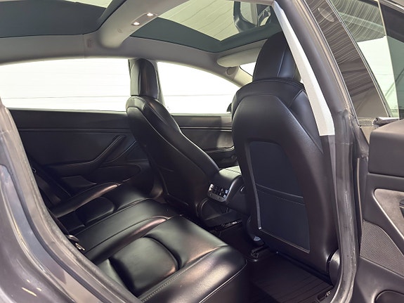 Tesla Model 3 13 of 18