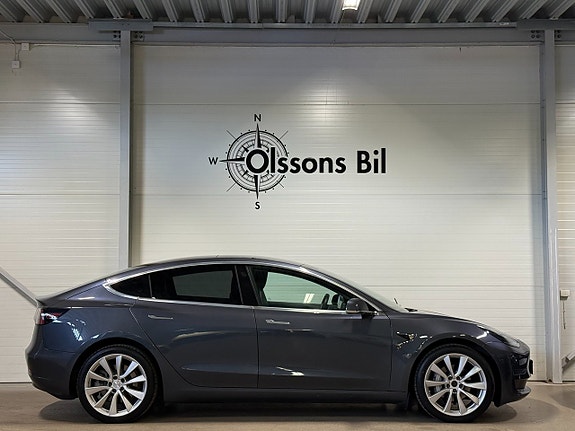 Tesla Model 3 7 of 18