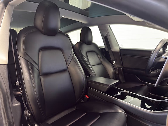 Tesla Model 3 12 of 18