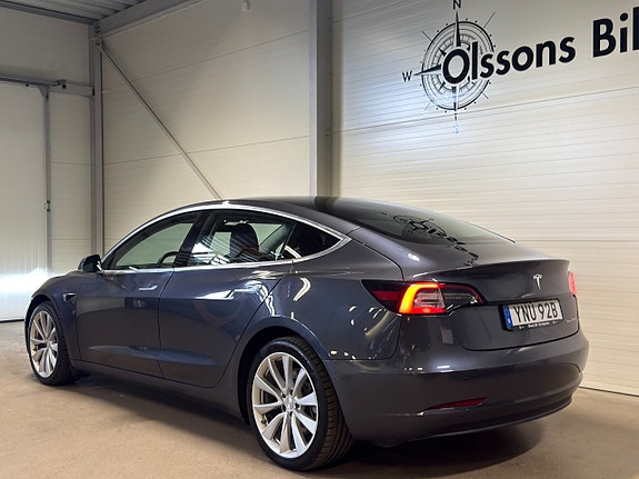 Tesla Model 3 4 of 18