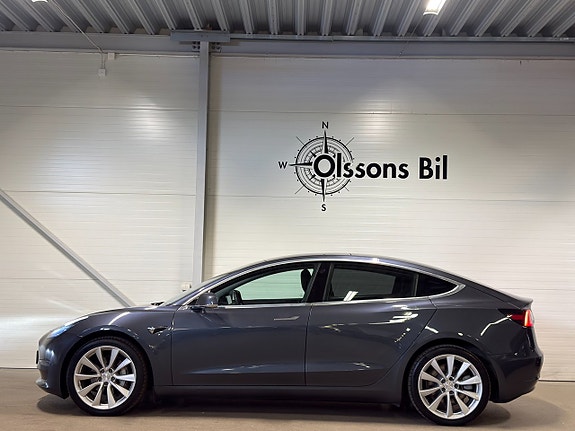 Tesla Model 3 3 of 18
