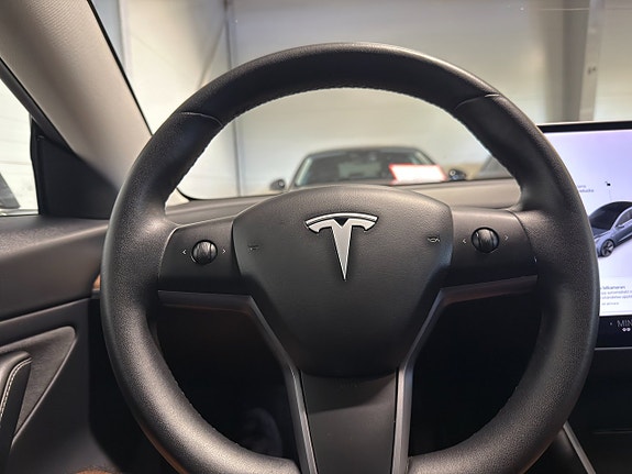 Tesla Model 3 9 of 18