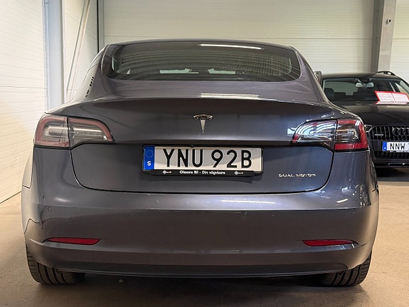 Tesla Model 3 5 of 18