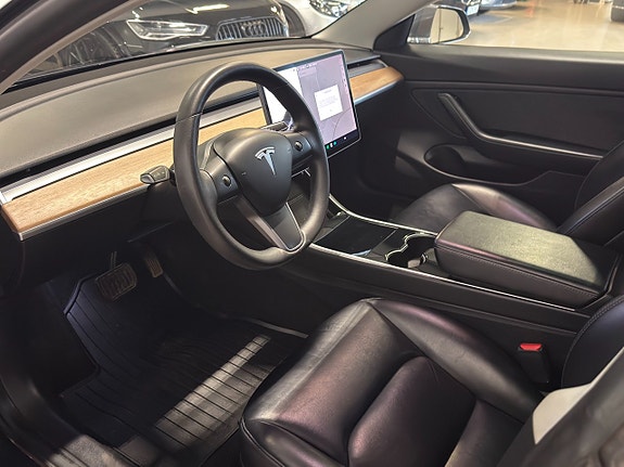 Tesla Model 3 10 of 18