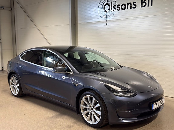 Tesla Model 3 8 of 18