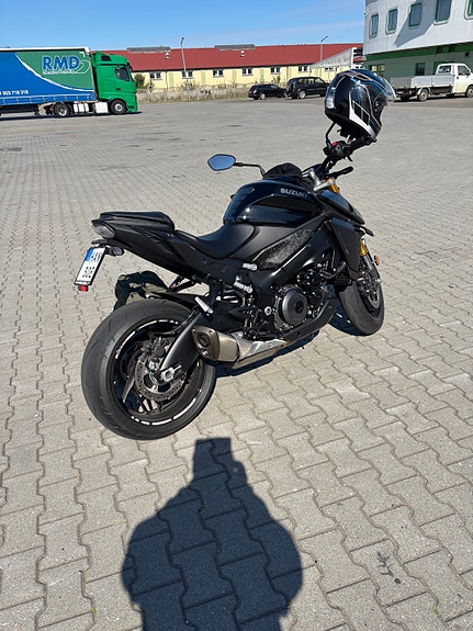 Suzuki GSX-S1000 2022 2 of 6