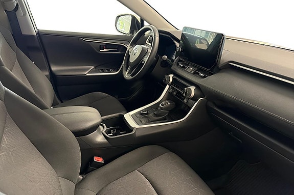 Toyota RAV4 7 of 13