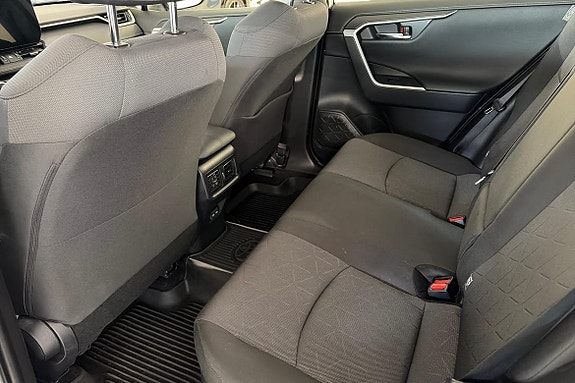 Toyota RAV4 13 of 13
