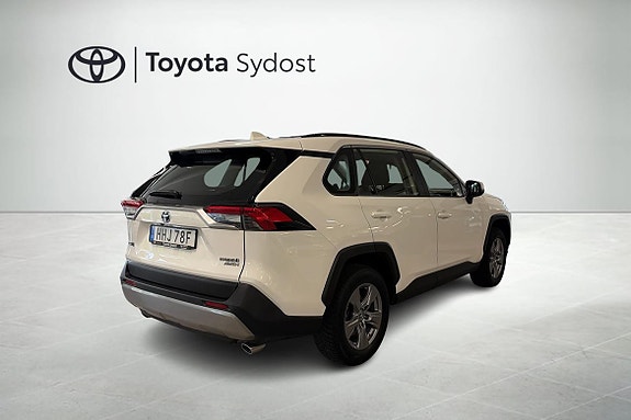 Toyota RAV4 3 of 13