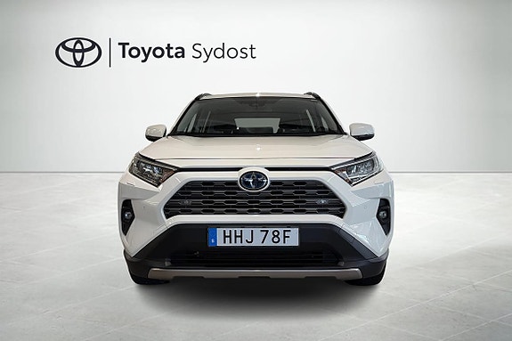 Toyota RAV4 6 of 13