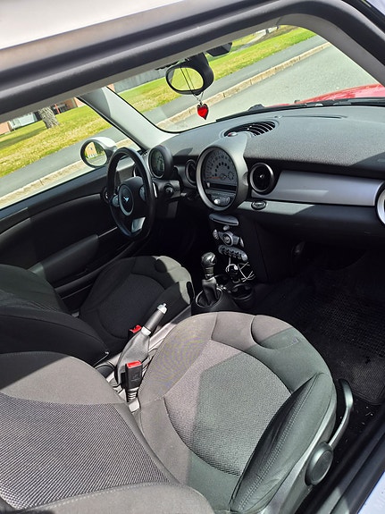 MINI Cooper 12 of 13