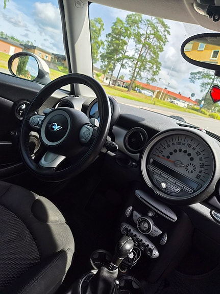 MINI Cooper 9 of 13
