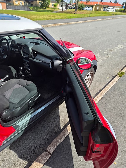 MINI Cooper 8 of 13