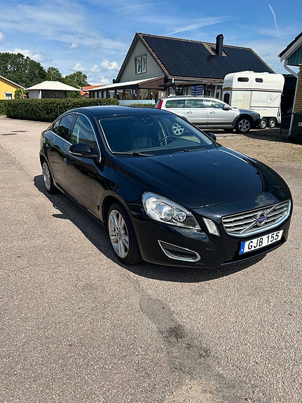 Volvo S60 2 of 8