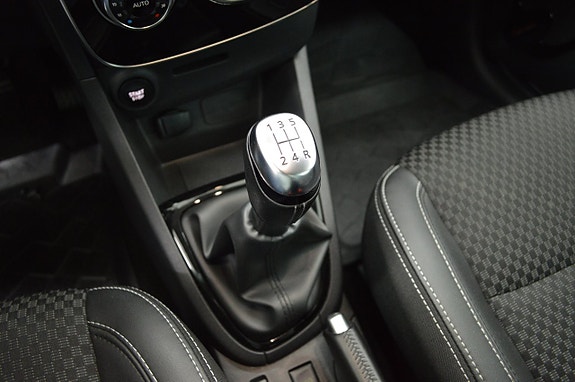 Renault Clio 19 of 24