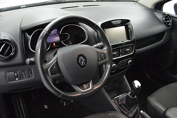 Renault Clio 12 of 24
