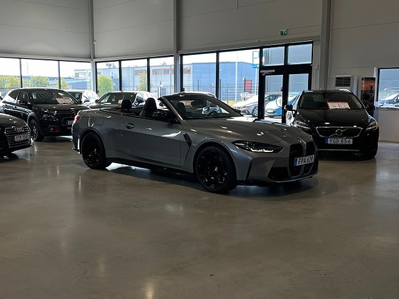 BMW M4 2 of 15