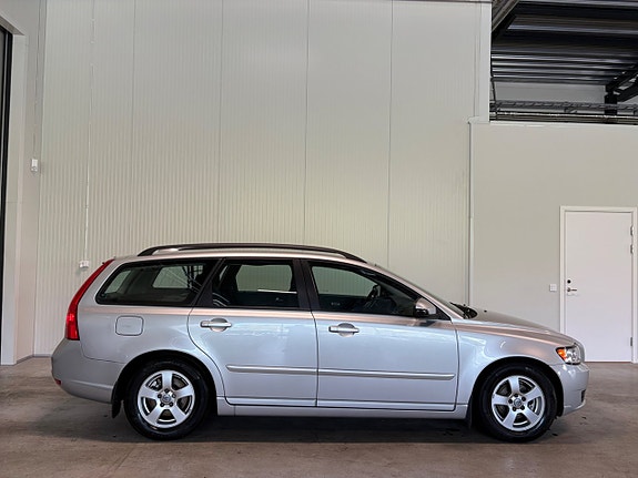 Volvo V50 2 of 18