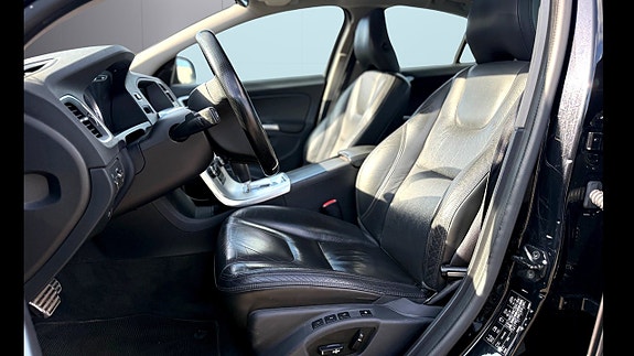 Volvo S60 13 of 28