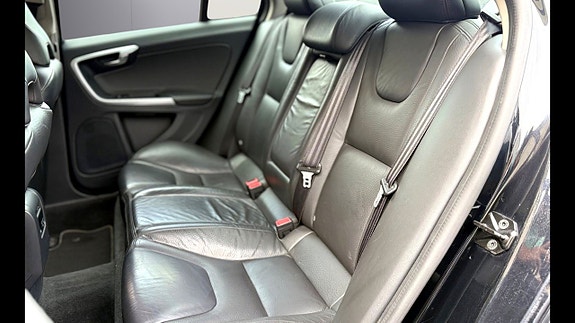 Volvo S60 19 of 28