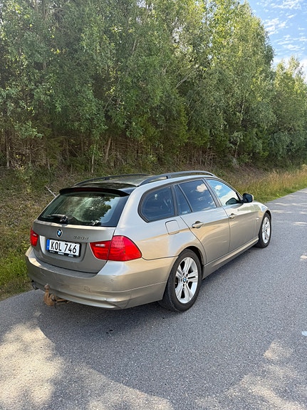 BMW 320d 4 of 5